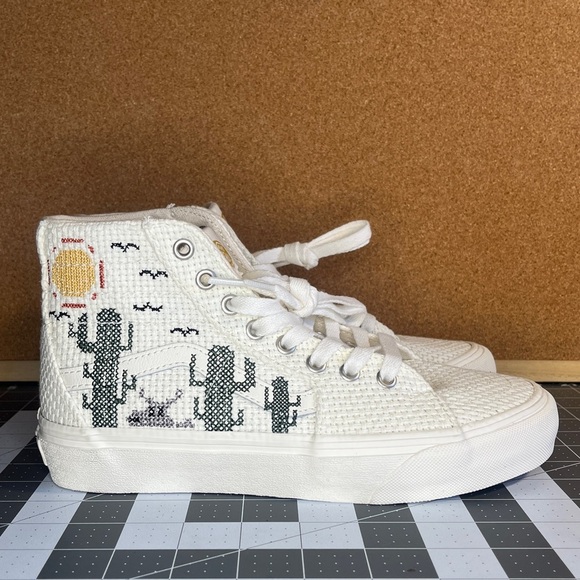 Vans
Sk8-hi
Vr3 cush
Desert embroidered
NWOT - Picture 2 of 12